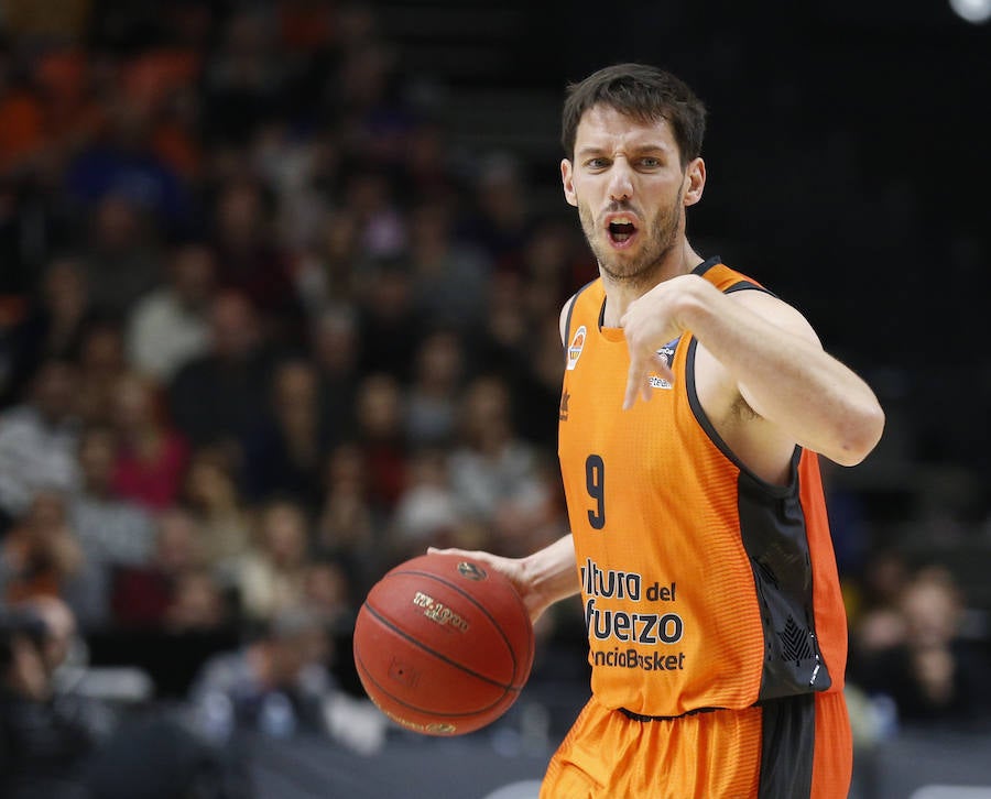 Estas son las imágenes que deja el primer partido del Top16 de EuroCup en la Fonteta. La victoria ha sido para el conjunto taronja por 85-74