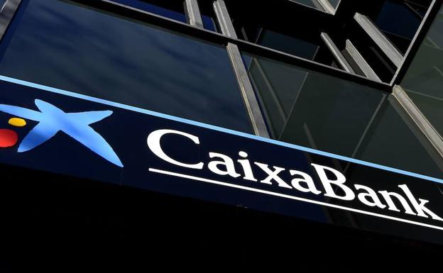 Logotipo de una oficina de CaixaBank. 