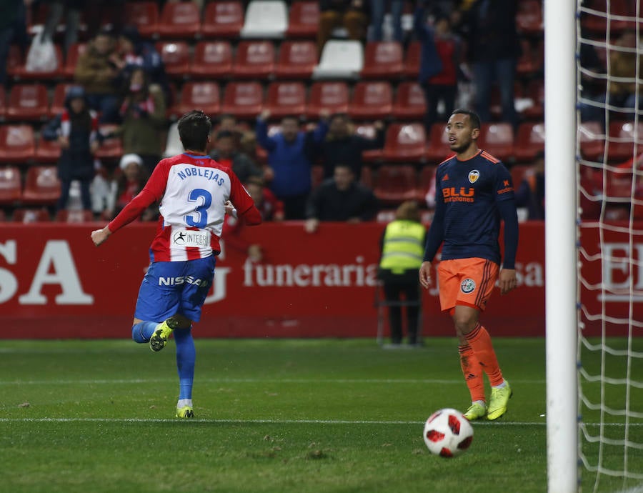 Estas son las imágenes que deja el encuentro de ida de octavos de Copa en el Molinón (2-1)