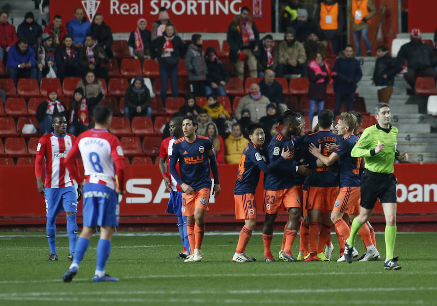 Estas son las imágenes que deja el encuentro de ida de octavos de Copa en el Molinón (2-1)