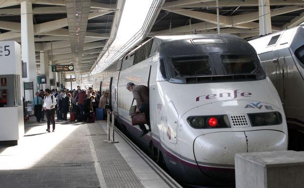 Renfe ofrece en Valencia billetes de AVE y larga distancia con hasta el 70% de descuento