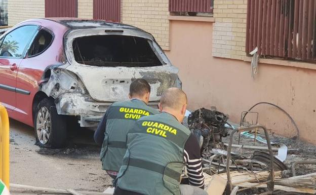 Coche quemado en Massamagrell. 