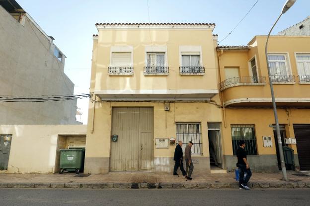 Fachada de la planta baja donde la joven sufrió la agresión sexual en Callosa d'en Sarrià. 