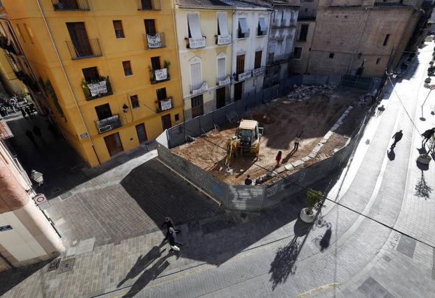 Cubrimiento del solar de la calle Salvador, ayer. 