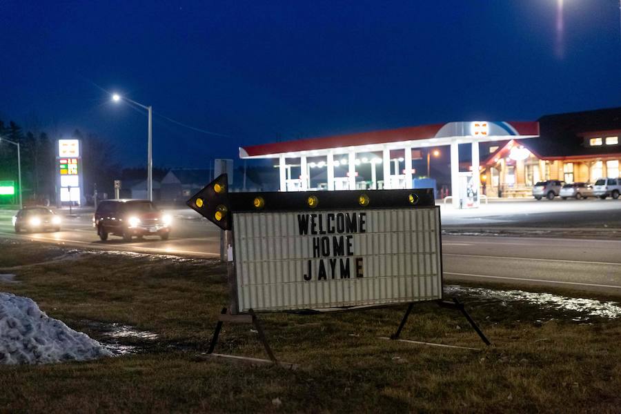 Estados Unidos celebra el hallazgo con vida de Jayme Closs, una adolescente de 13 años a la que se le había perdido la pista el 15 de octubre de 2018, después de que sus padres fuesen asesinados a tiros en su vivienda del condado de Barron, en el estado norteamericano de Wisconsin. Jayme logró escapar tras pasar 88 días en manos del hombre de 21 años que se cree que mató a sus padres para poder secuestrarla.