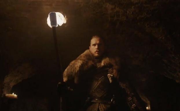 Jon Nieve camina por la cripta en la que se ambienta el 'teaser' de la octava y última temporada.