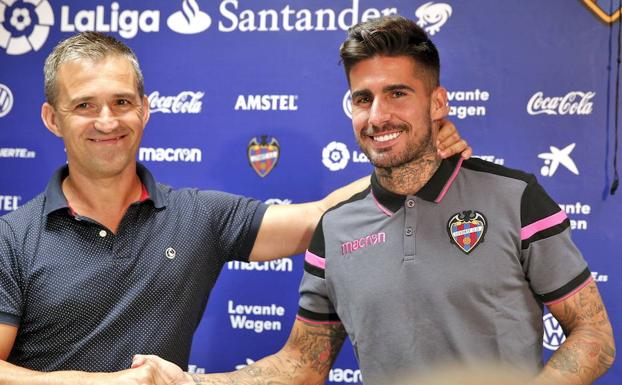 Presentación de Samu García como jugador del Levante UD en 2017.