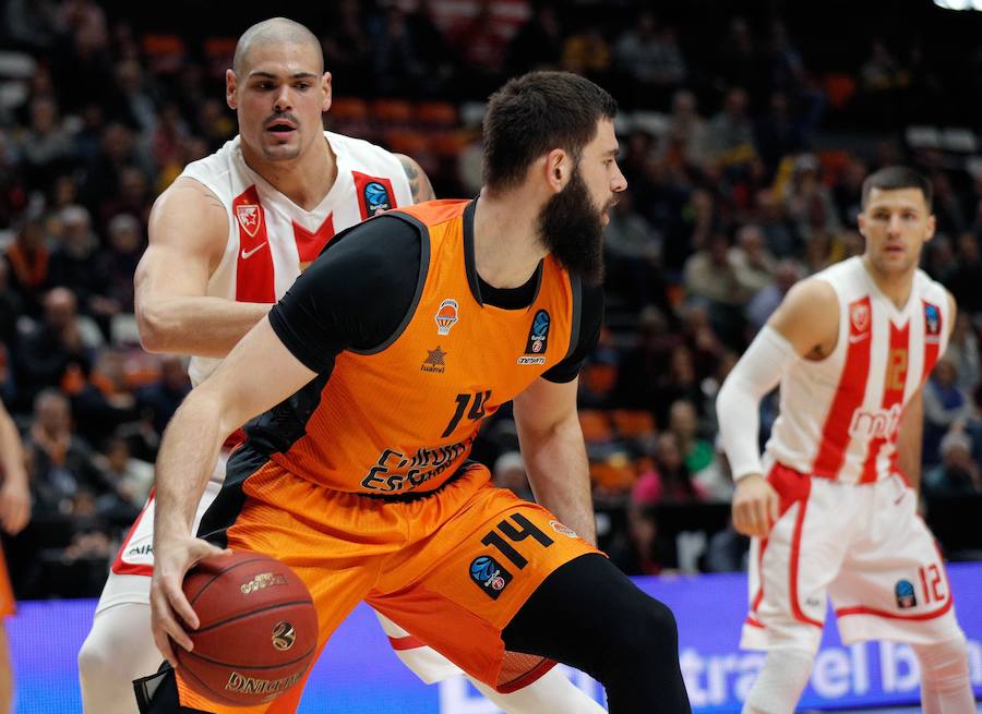 Imágenes de una nueva victoria del conjunto taronja en la Fonteta. Choque correspondiente a la jornada tres del Top16 de EuroCup.