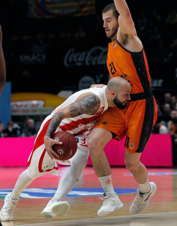 Imágenes de una nueva victoria del conjunto taronja en la Fonteta. Choque correspondiente a la jornada tres del Top16 de EuroCup.