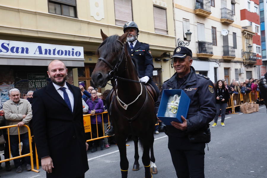 La calle Sagunto acoge un año más el tradicional acto que reúne a decenas especies de animales