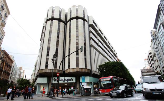 Edificio de El Corte Inglés en el número 1 de la calle Colón.