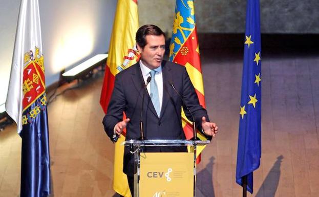 El presidente de la CEOE, Antonio Garamendi, durante su intervención en el acto de conmemoración del 40+1 aniversario de la CEV.