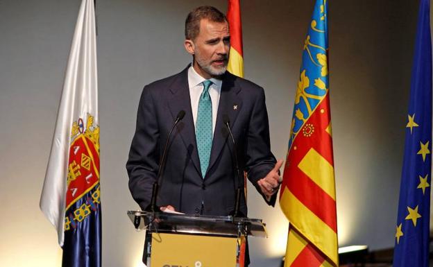 El Rey Felipe VI durante su intervención en el acto de conmemoración del 40+1 aniversario de la CEV, este viernes en Alicante.