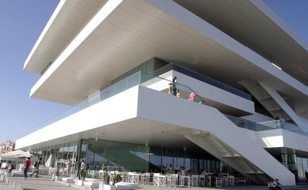 El edificio Veles e Vents se convierte este sábado en una sala de conciertos. 