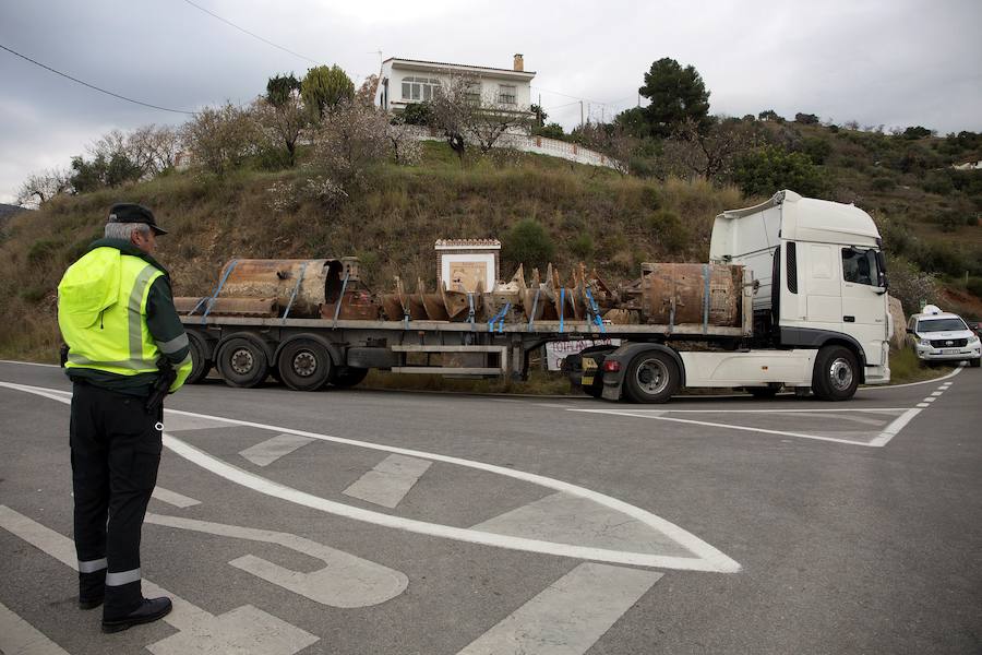 La búsqueda del pequeño Julen, desaparecido el pasado domingo después de precipitarse en un pozo en Málaga, ha superado ya las cien horas de complicados trabajos que todavía no han dado sus frutos. Desde la desaparición, los padres prosiguen con angustia la búsqueda del menor. El padre, José Rocío, es un feriante en paro, y la madre, Victoria María García, es empleada en una cadena de hamburgueserías y residen en la popular barriada de El Palo, en Málaga capital.