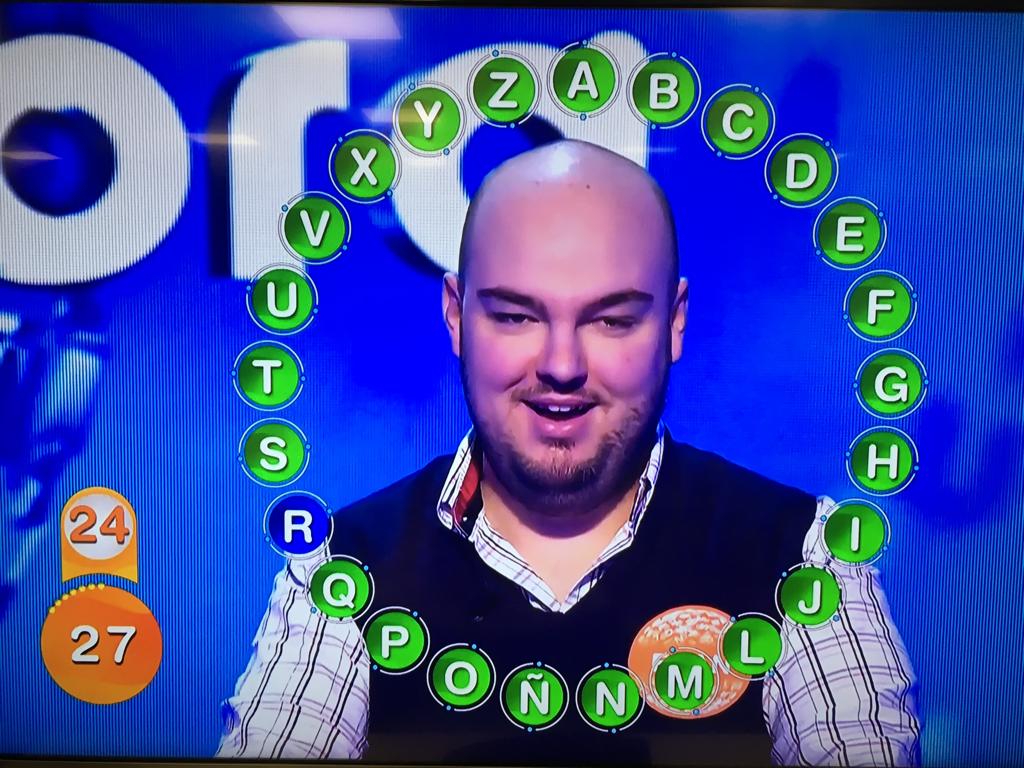 Con la palabra Renard como última respuesta, el asturiano Fran González ha logrado este martes resolver correctamente las 25 preguntas de 'El Rosco' de 'Pasapalabra' y hacerse, por fin, con el premio acumulado de 1.542.000 euros, el tercer bote más alto en la historia del concurso presentado por Christian Gálvez.