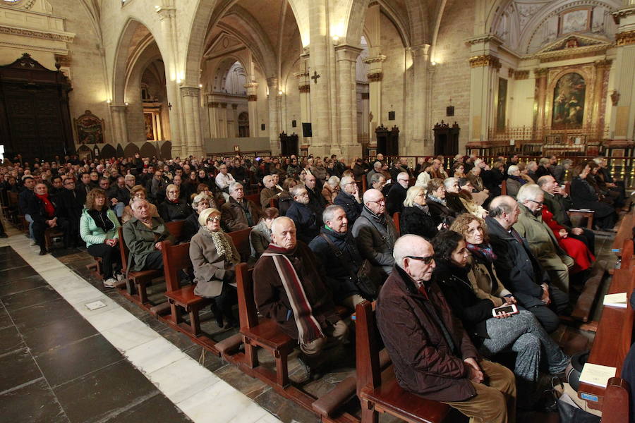 La ciudad de Valencia celebra este martes la fiesta de San Vicente Mártir, patrón de la archidiócesis y también de la capital valenciana, con misas solemnes, procesiones y bautizos de niños. San Vicente Mártir es patrono de la archidiócesis de Valencia y, dentro de ella, también de la propia capital valenciana, del distrito de Benimàmet, de las localidades de Guadassuar y Corbera y es titular, igualmente, de las parroquias de la pedanía de Venta de Gaeta, en el término de Cortes de Pallás, y de la del faro de Cullera, donde se le profesa enorme devoción porque el cuerpo de san Vicente apareció en una playa próxima tras ser arrojado al mar por sus verdugos con una rueda de molino atada al cuello.