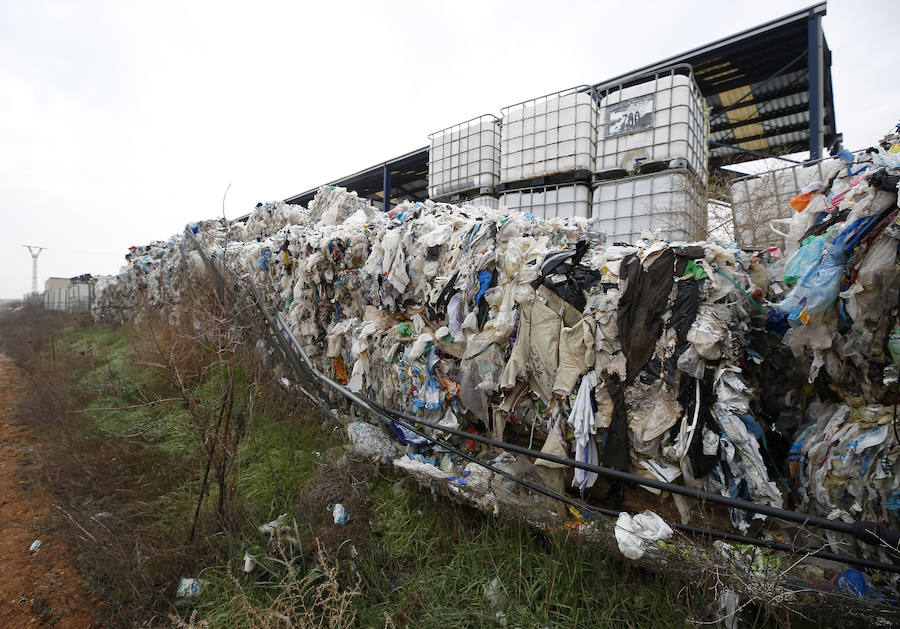 Fotos: Fotos de la planta que almacena 43.000 toneladas de residuos en Utiel