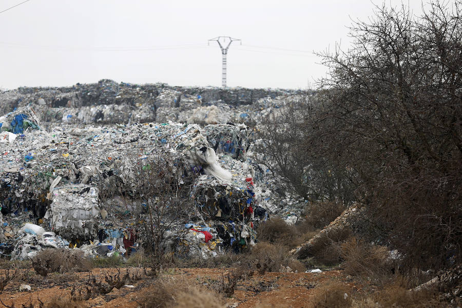 Fotos: Fotos de la planta que almacena 43.000 toneladas de residuos en Utiel