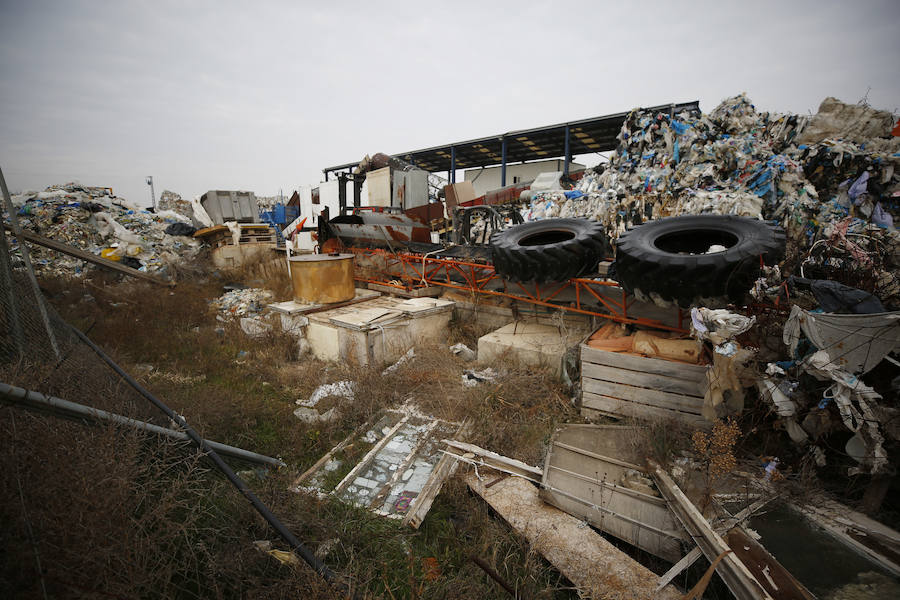 Fotos: Fotos de la planta que almacena 43.000 toneladas de residuos en Utiel