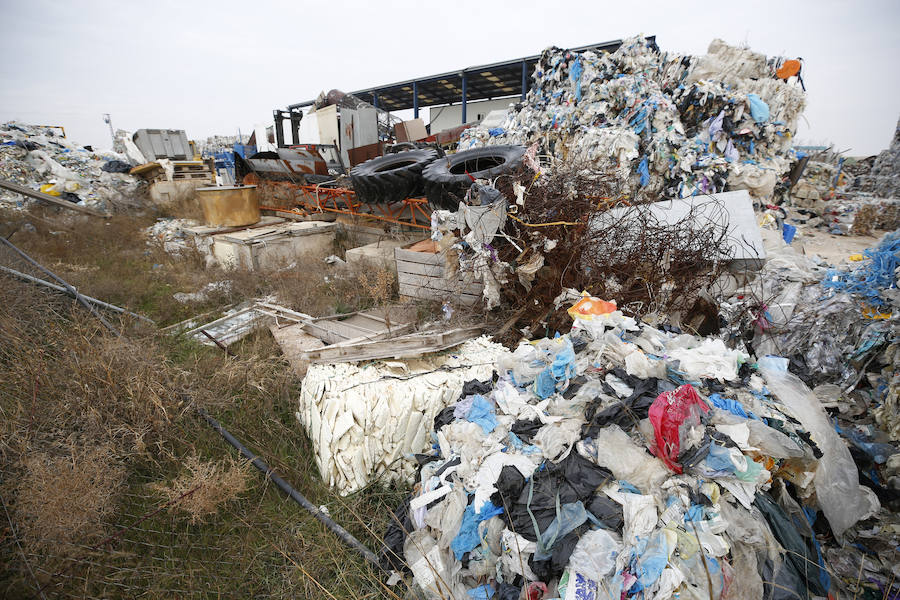 Fotos: Fotos de la planta que almacena 43.000 toneladas de residuos en Utiel