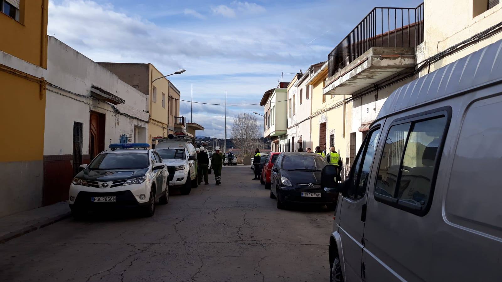 La Guardia Civil ha dado un golpe a un epicentro de la marihuana en Valencia. UNa operación en Alberic se ha saldado con el desmantelamiento de una quincena de plantaciones en viviendas, la detención de una veintena de personas y la eliminación de hasta 44 enganches ilegales de luz.