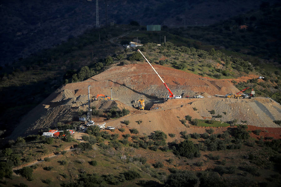 Tras 12 días de intensa búsqueda, el agónico rescate del pequeño Julen ha terminado con el peor de los desenlaces posibles. El niño, de dos años y medio ha sido encontrado muerto después de que los mineros conectaran la galería vertical construida durante la última semana con el pozo al que cayó el pequeño