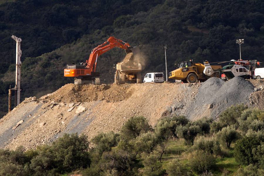 Tras 12 días de intensa búsqueda, el agónico rescate del pequeño Julen ha terminado con el peor de los desenlaces posibles. El niño, de dos años y medio ha sido encontrado muerto después de que los mineros conectaran la galería vertical construida durante la última semana con el pozo al que cayó el pequeño