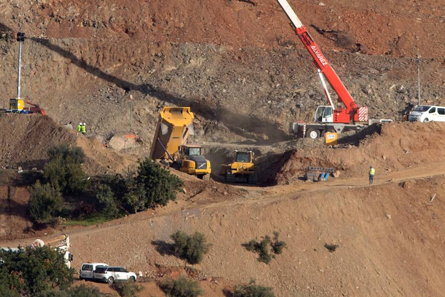 Tras 12 días de intensa búsqueda, el agónico rescate del pequeño Julen ha terminado con el peor de los desenlaces posibles. El niño, de dos años y medio ha sido encontrado muerto después de que los mineros conectaran la galería vertical construida durante la última semana con el pozo al que cayó el pequeño