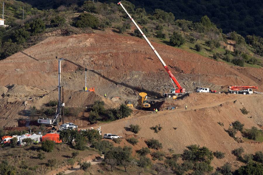 Tras 12 días de intensa búsqueda, el agónico rescate del pequeño Julen ha terminado con el peor de los desenlaces posibles. El niño, de dos años y medio ha sido encontrado muerto después de que los mineros conectaran la galería vertical construida durante la última semana con el pozo al que cayó el pequeño