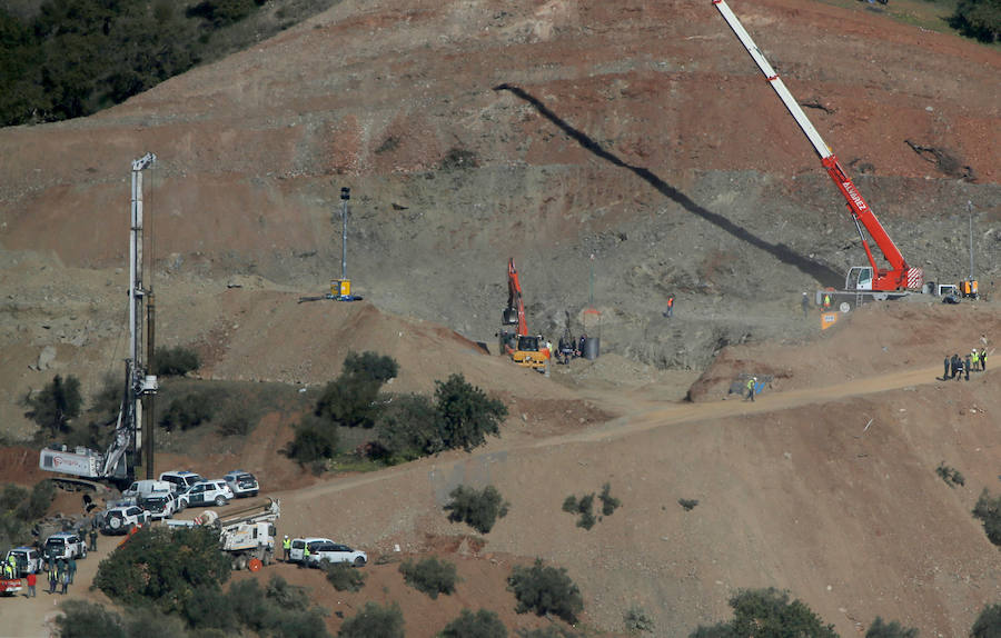 Tras 12 días de intensa búsqueda, el agónico rescate del pequeño Julen ha terminado con el peor de los desenlaces posibles. El niño, de dos años y medio ha sido encontrado muerto después de que los mineros conectaran la galería vertical construida durante la última semana con el pozo al que cayó el pequeño