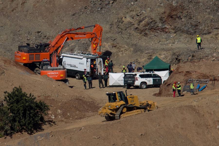 Tras 12 días de intensa búsqueda, el agónico rescate del pequeño Julen ha terminado con el peor de los desenlaces posibles. El niño, de dos años y medio ha sido encontrado muerto después de que los mineros conectaran la galería vertical construida durante la última semana con el pozo al que cayó el pequeño