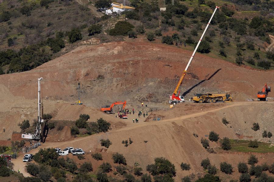 Tras 12 días de intensa búsqueda, el agónico rescate del pequeño Julen ha terminado con el peor de los desenlaces posibles. El niño, de dos años y medio ha sido encontrado muerto después de que los mineros conectaran la galería vertical construida durante la última semana con el pozo al que cayó el pequeño