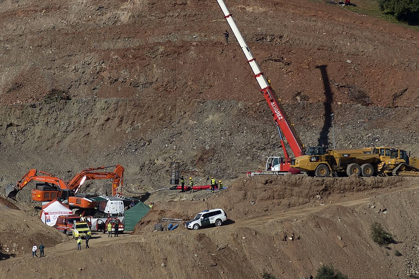 Tras 12 días de intensa búsqueda, el agónico rescate del pequeño Julen ha terminado con el peor de los desenlaces posibles. El niño, de dos años y medio ha sido encontrado muerto después de que los mineros conectaran la galería vertical construida durante la última semana con el pozo al que cayó el pequeño