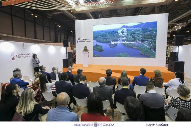 Presentación de los 10 proyectos que supondrán la futura transformación del puerto y la playa de Gandia. 