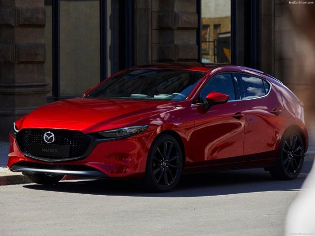 El nuevo Mazda 3 continúa la saga de compactos de la marca con un diseño atrevido, alta calidad, buenos motores y precios competitivos.