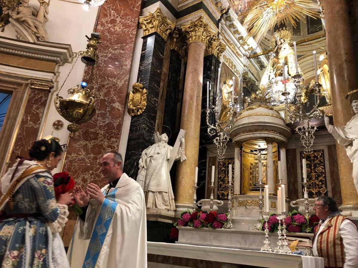 Marina y Civera visitan la Basilíca tras un intenso fin de semana que marca el inicio oficial de su reinado fallero