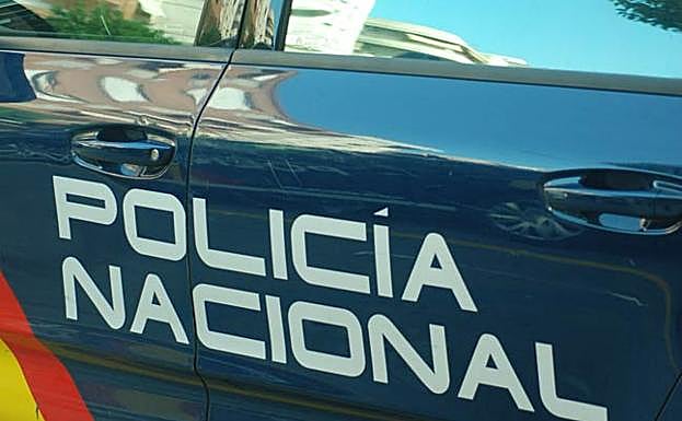 Agrede con un destornillador a tres personas por la calle en Valencia