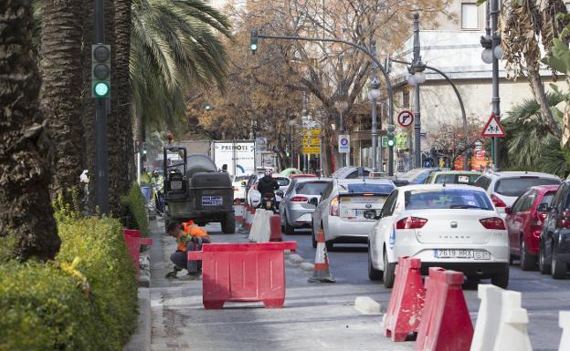 Obras del carril bici en la avenida Reino de Valencia. 