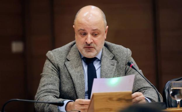 El exsecretario autonómico de Cultura, David Serra, durante su comparecencia en la comisión de investigación de Les Corts.