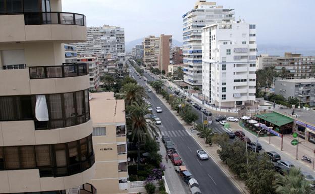 Edificios cerca de la playa de San Juan de Alicante.