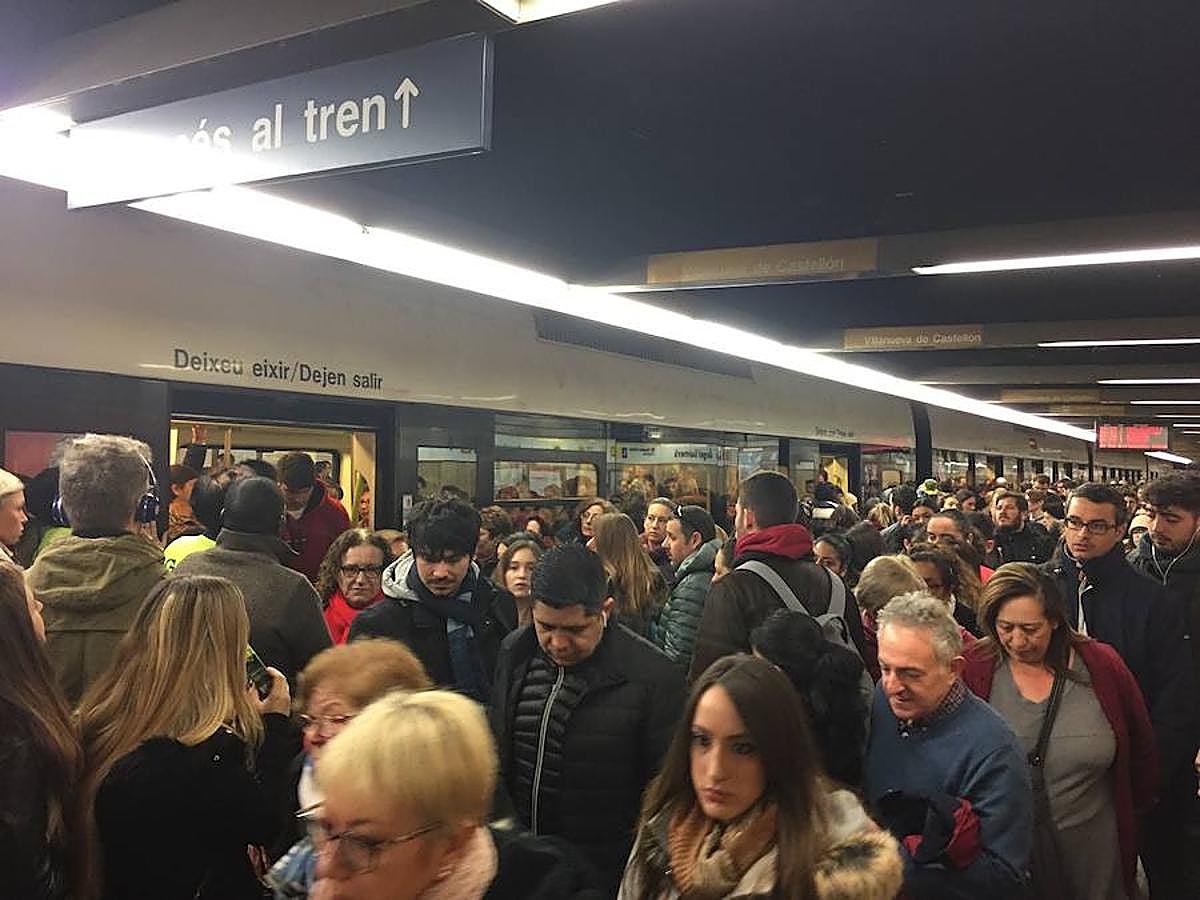 Fotos: Colapso en Valencia por los paros de EMT y Metrovalencia