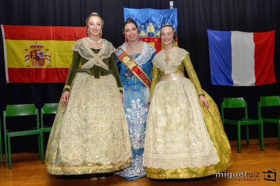 Las falleras mayores de Valencia 2018 viajan hasta la capital francesa para vivir la presentación de Inma Alapont Asins como máxima representante fallera de París. Rocío Gil Uncio y Daniela Gómez de los Ángeles recibieron el cariño de los valencianos residentes en la capital y que forman desde 1947 la Casa Regional Valenciana de París, actualmente presidida por Mari Carmen Criado.