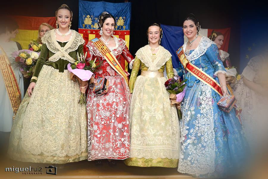 Las falleras mayores de Valencia 2018 viajan hasta la capital francesa para vivir la presentación de Inma Alapont Asins como máxima representante fallera de París. Rocío Gil Uncio y Daniela Gómez de los Ángeles recibieron el cariño de los valencianos residentes en la capital y que forman desde 1947 la Casa Regional Valenciana de París, actualmente presidida por Mari Carmen Criado.