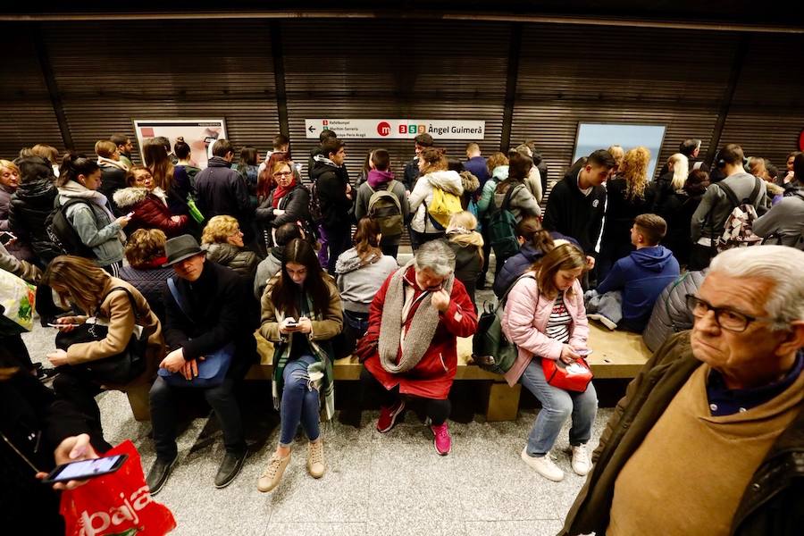 Fotos: Colapso en Valencia por los paros de EMT y Metrovalencia