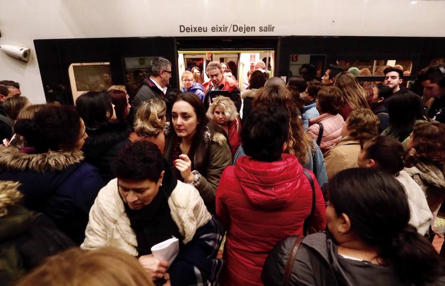 Fotos: Colapso en Valencia por los paros de EMT y Metrovalencia