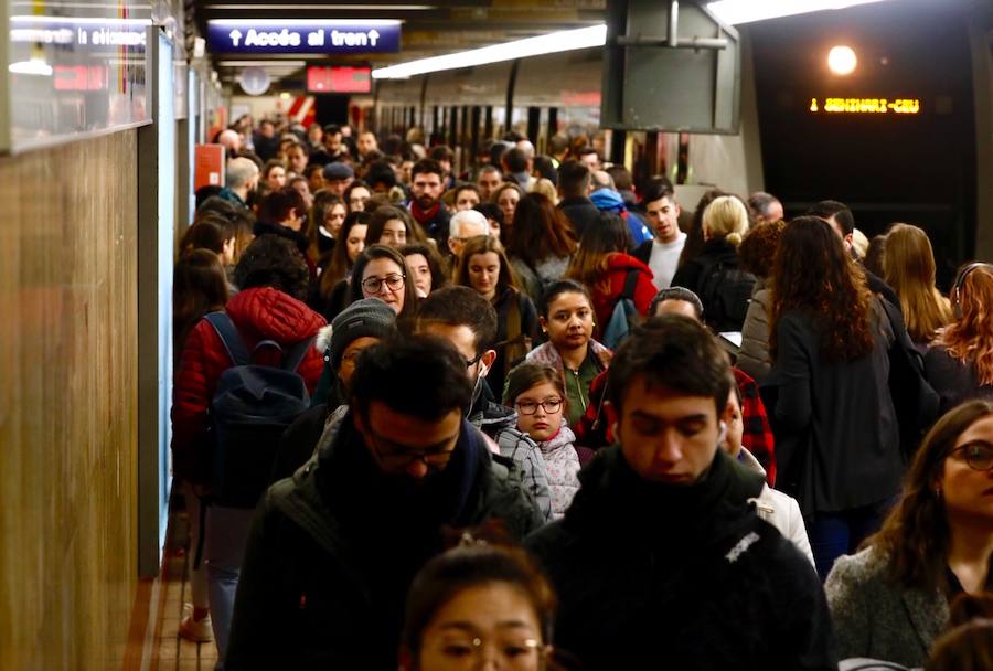 Fotos: Colapso en Valencia por los paros de EMT y Metrovalencia