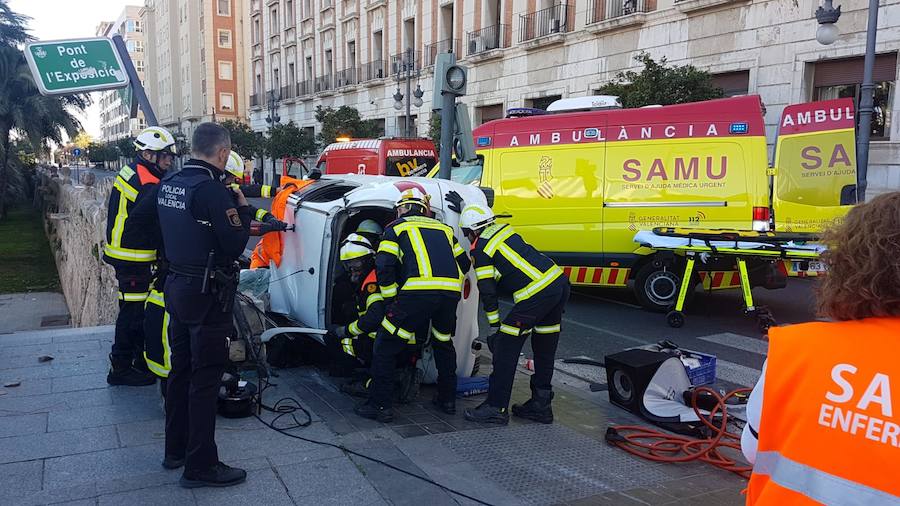 El conductor de uno de los dos vehículos implicados, trasladado al Hospital General