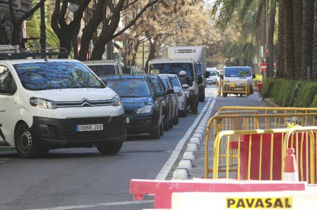 El carril ciclista en la avenida Reino de Valencia, todavía sin abrir a la circulación. 