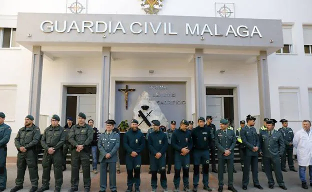 El Grupos de Rescate Especial de Intervención en Montaña (GREIM), que participó en el rescate de Julen espera en formación la visita del director general de la Guardia Civil, Félix Azón.